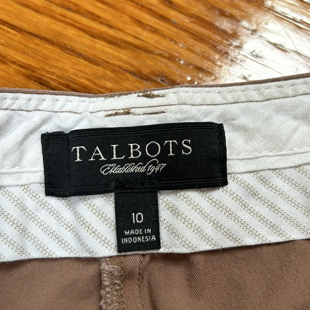 Talbots Bermuda shorts, brown, Size 10. Good condition.